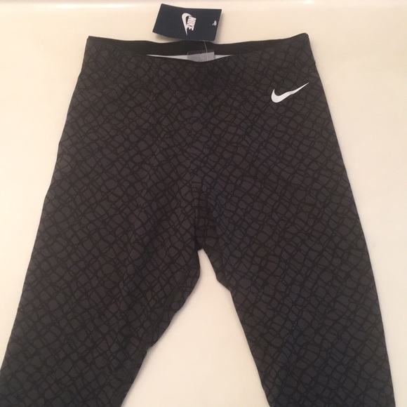 Nike Club Printed Cropped Leggings - Picture 4 of 8